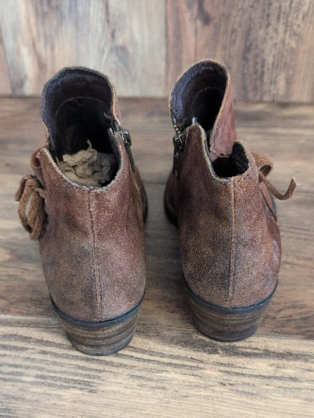 Born Bowlen Distressed Brown Suede Leather Ankle Booties 7M          551A